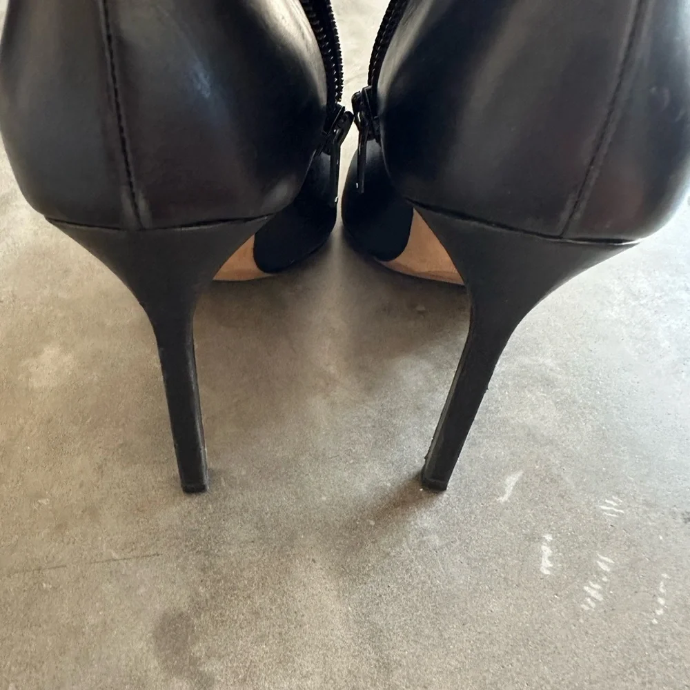 Manolo Blahnik Studded Black leather Ankle Boots 36 - Picture 3 of 7